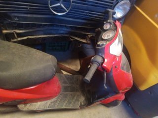 Ciclomotor Italjet Scooter Rojo y Negro