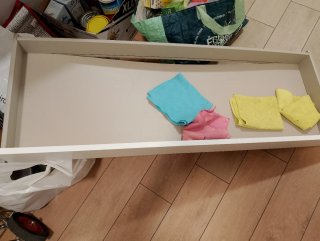 Mesa auxiliar blanca con cristal
