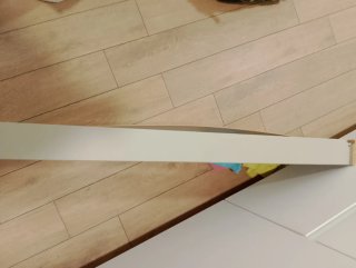 Mesa auxiliar blanca con cristal