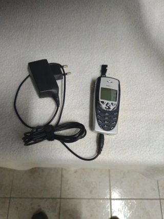 Teléfono Móvil Nokia Clásico Cargador