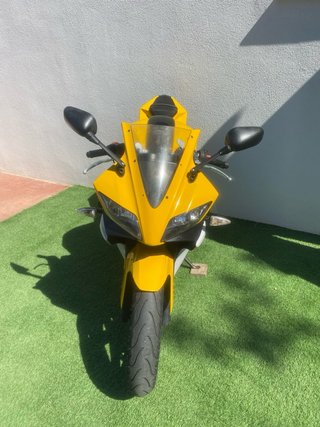 Yamaha YZF R 125 Deportiva Negra y Amarilla
