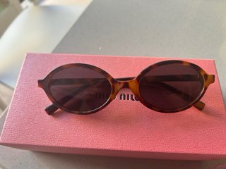 Gafas de sol Miu Miu ovaladas tortuga