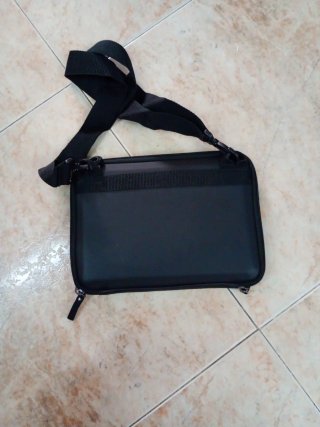 Funda tablet negra para viajes alcochada