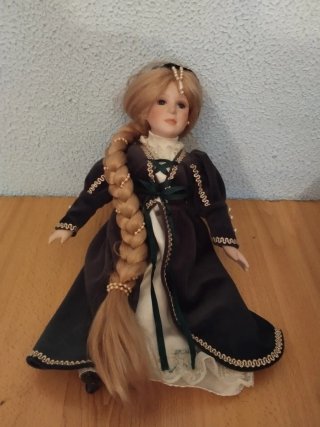 Muñeca de porcelana vintage