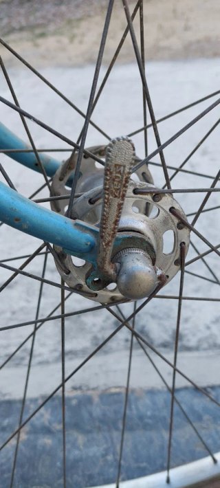 Bicicleta de carreras azul antigua