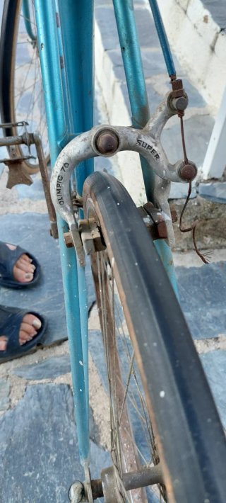 Bicicleta de carreras azul antigua
