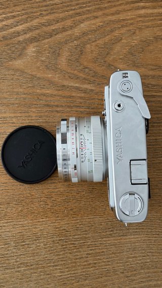 Yashica 1C Lynx 14e, Revisada por servicio técnico