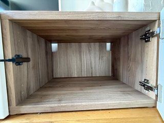 Mueble TV Besta Roble con Puertas Blancas