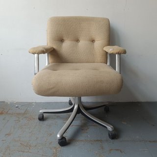 Butaca giratoria P128