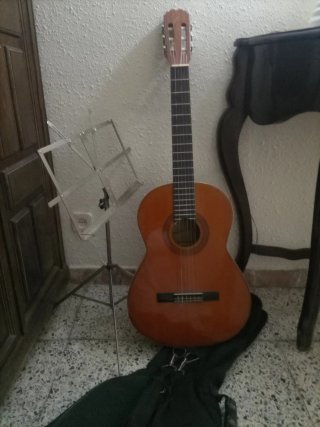 Guitarra Admira Menina + funda y atril