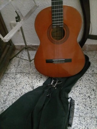 Guitarra Admira Menina + funda y atril