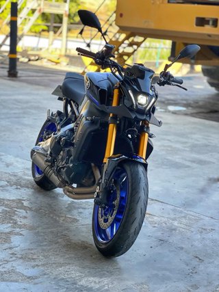 Yamaha MT-09 SP Negra y Azul