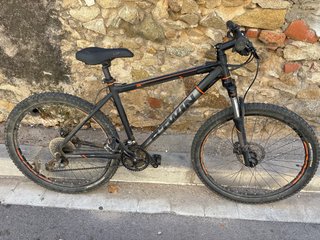 Bicicleta Montaña Negra y Naranja