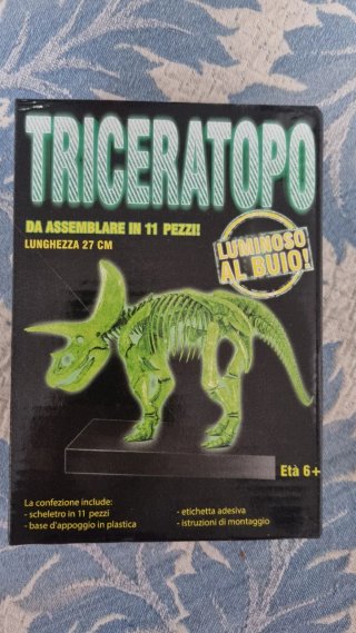 Maqueta Triceratopo Luminoso 27cm