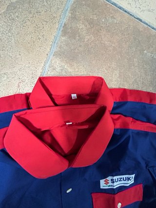 Ropa de trabajo Suzuki azul y roja
