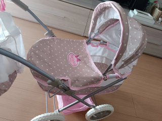 Carrito de bebé de juguete rosa