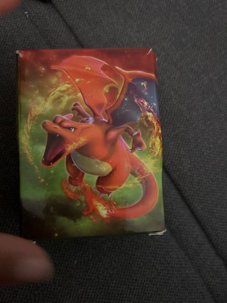 Cartas Pokémon Charizard NO son las originales
