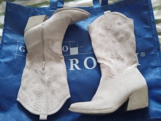 Stivali scamosciati donna beige