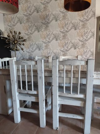 Mesa de madera con 6 sillas