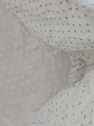 Cuna moisés bebé blanca con ruedas estrellas