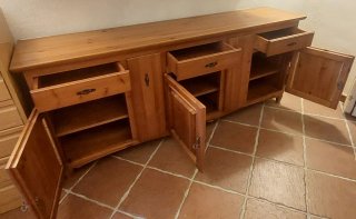 Mueble pino macizo provenzal: aparador y vitrina