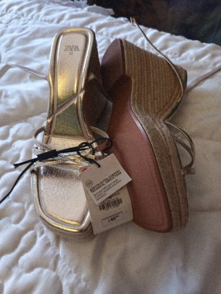 Sandalias cuña Zara doradas talla 39