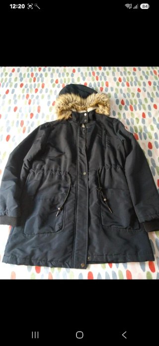 Parka azul marino con capucha