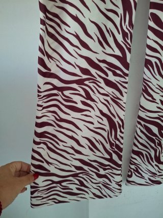 Pantalón Bershka estampado cebra