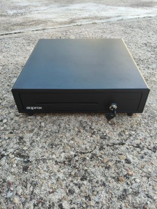 Caja registradora negra con 2 llaves
