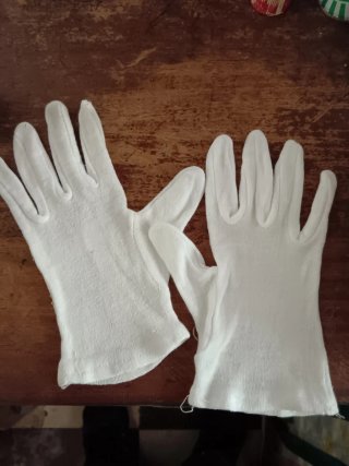 Guantes blancos de algodón