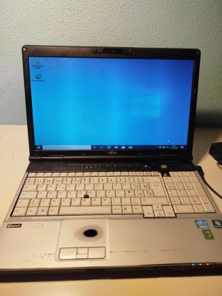 Fujitsu Portátil Core i5 Windows 10 pro
