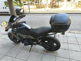 Yamaha MT-09 Negra y Dorada