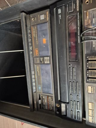 Equipo de música Technics con mueble