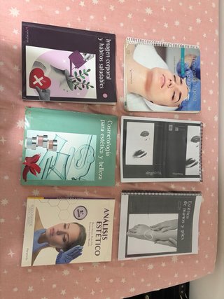 Libros de 1º de Grado Medio de Estética y Belleza.