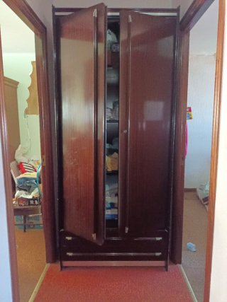 Armario de madera 2 puertas y 2 cajones