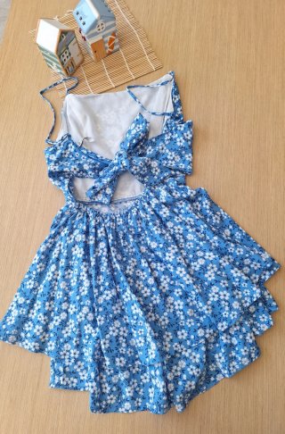 Vestido corto floral azul y blanco
