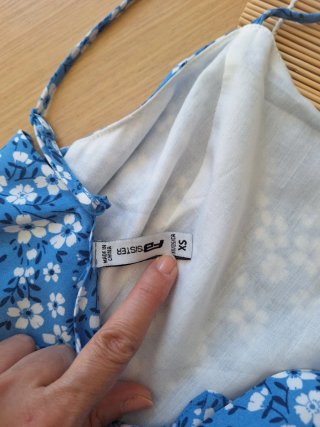 Vestido corto floral azul y blanco