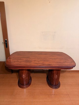 Mesa de comedor de madera