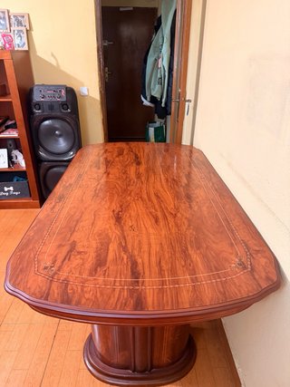 Mesa de comedor de madera
