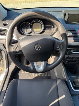 ¡SOLO 106km! Renault Megane Familiar 1.6 2010