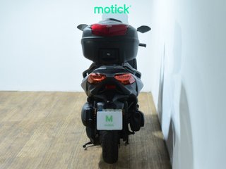 YAMAHA XMAX 300 (TOP CASE)