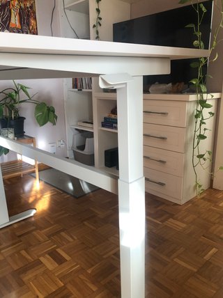 Mesa escritorio elevable Jysk gris/blanco