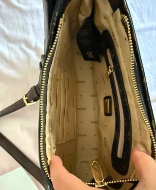 Bolso Guess Marrón y Negro