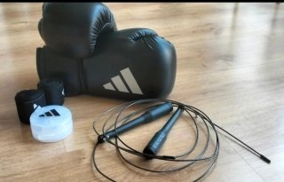 Kit Boxeo Adidas Guantes y Vendas