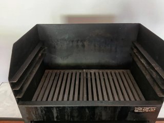 Barbacoa de carbón metálica negra