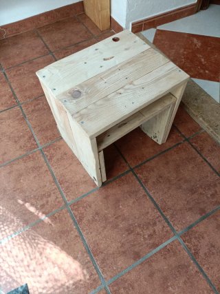 Escalera de madera pequeña. 40-40-60