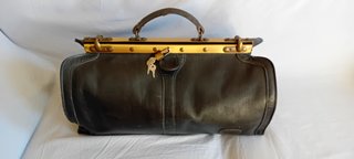 Bolso Médico Negro y Dorado