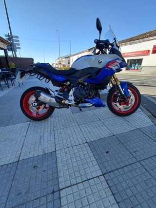 BMW F900XR Azul/Blanca y Roja