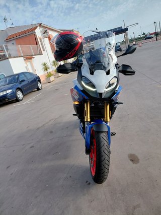BMW F900XR Azul/Blanca y Roja