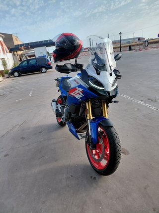 BMW F900XR Azul/Blanca y Roja